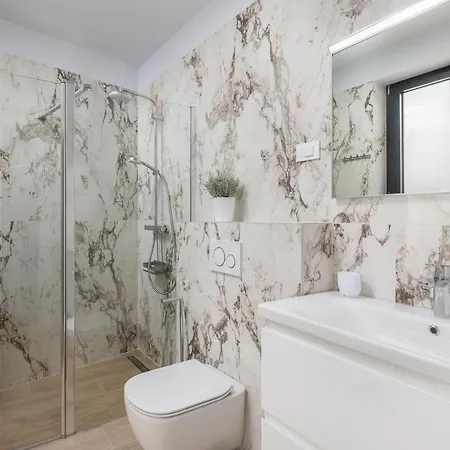 Vines, Modern Luxury In Serene Seclusion