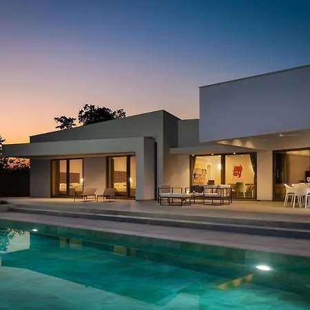 Vines, Modern Luxury In Serene Seclusion 빌라