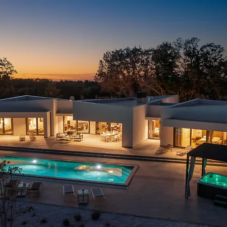 Vines, Modern Luxury In Serene Seclusion 빌라 Svetvinčenat