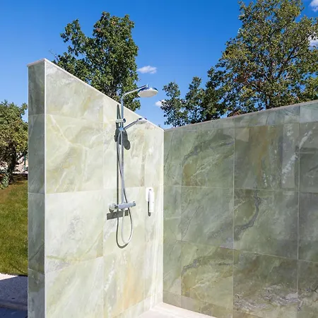 Vines, Modern Luxury In Serene Seclusion 빌라 *