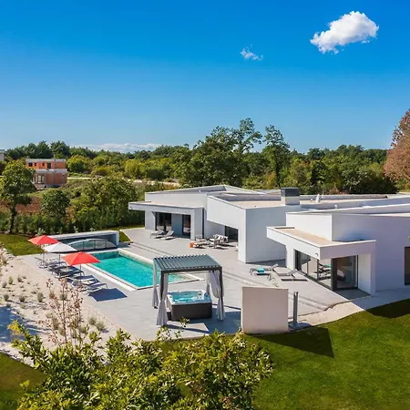Vines, Modern Luxury In Serene Seclusion * Svetvinčenat