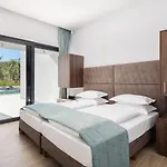Villa Vines, Modern Luxury In Serene Seclusion Svetvinčenat
