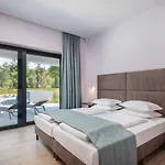 Villa Vines, Modern Luxury In Serene Seclusion