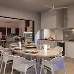 Villa Vines, Modern Luxury In Serene Seclusion *