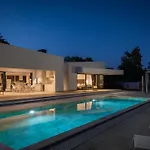 Vines, Modern Luxury In Serene Seclusion