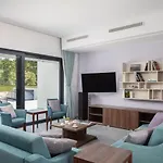 Villa Vines, Modern Luxury In Serene Seclusion