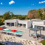 Vines, Modern Luxury In Serene Seclusion *