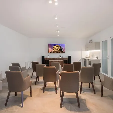 Vines, Modern Luxury In Serene Seclusion 빌라