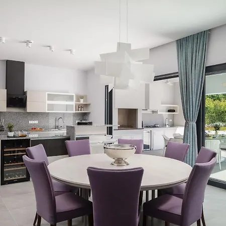 빌라 Vines, Modern Luxury In Serene Seclusion