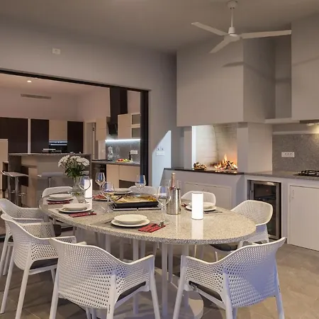 빌라 Vines, Modern Luxury In Serene Seclusion *