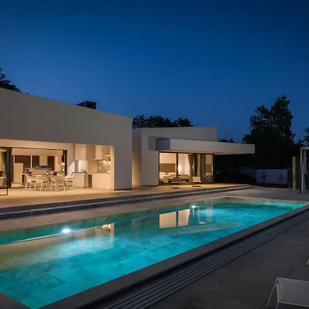 Vines, Modern Luxury In Serene Seclusion