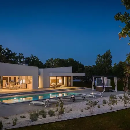 Vines, Modern Luxury In Serene Seclusion 빌라