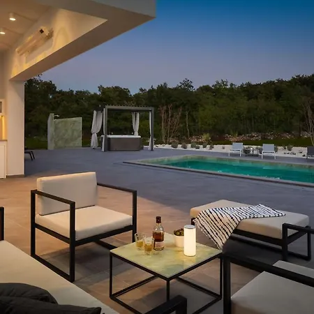 Villa Vines, Modern Luxury In Serene Seclusion Svetvinčenat