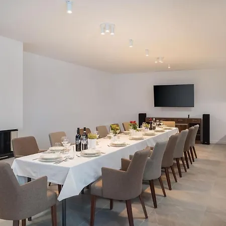Vines, Modern Luxury In Serene Seclusion *