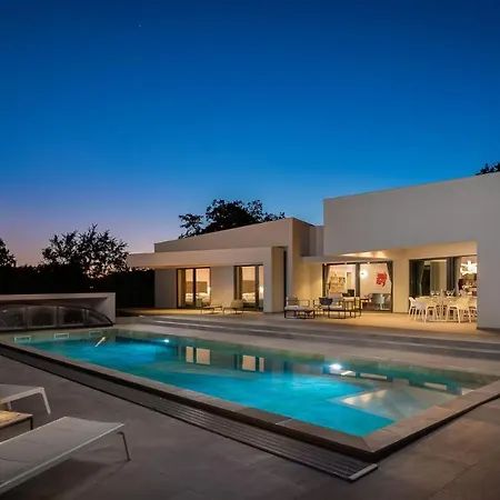 빌라 Vines, Modern Luxury In Serene Seclusion *