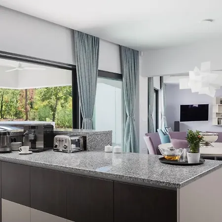 Vines, Modern Luxury In Serene Seclusion *
