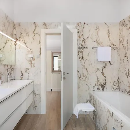 Vines, Modern Luxury In Serene Seclusion 빌라 *