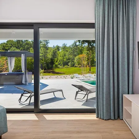 Vines, Modern Luxury In Serene Seclusion *