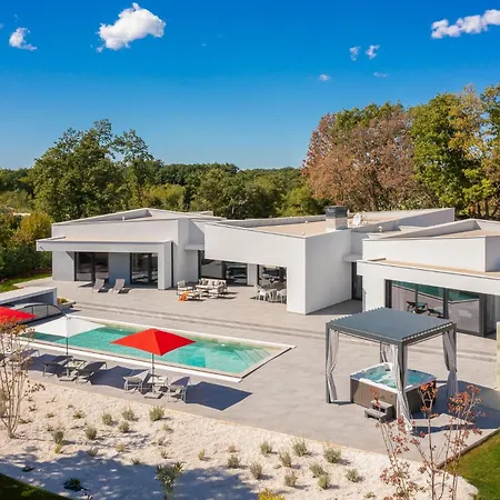 Vines, Modern Luxury In Serene Seclusion *