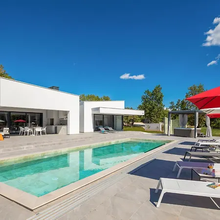 Vines, Modern Luxury In Serene Seclusion